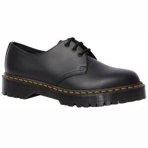Vintage Dr. Martens 1561 smooth leather Oxford shoes. 🖤